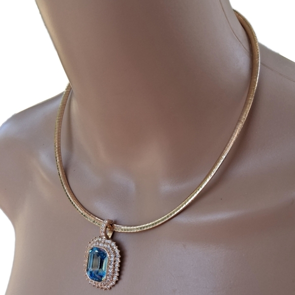 Vintage 80s/90s Roman Jewelry Blue Crystal Gold-Tone Omega Collar Necklace - Picture 2 of 7